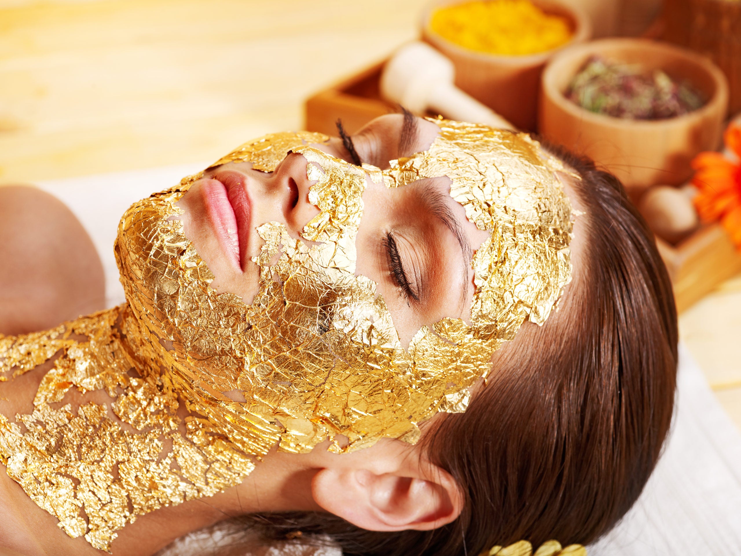 GOLD'E FACIAL (GOLD LEAF)